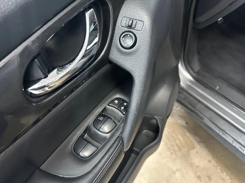 2019 Nissan Rogue SV - Photo 8