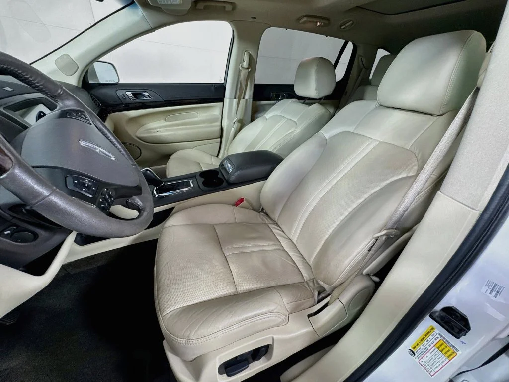 Used 2019 White Lincoln Standard image 25