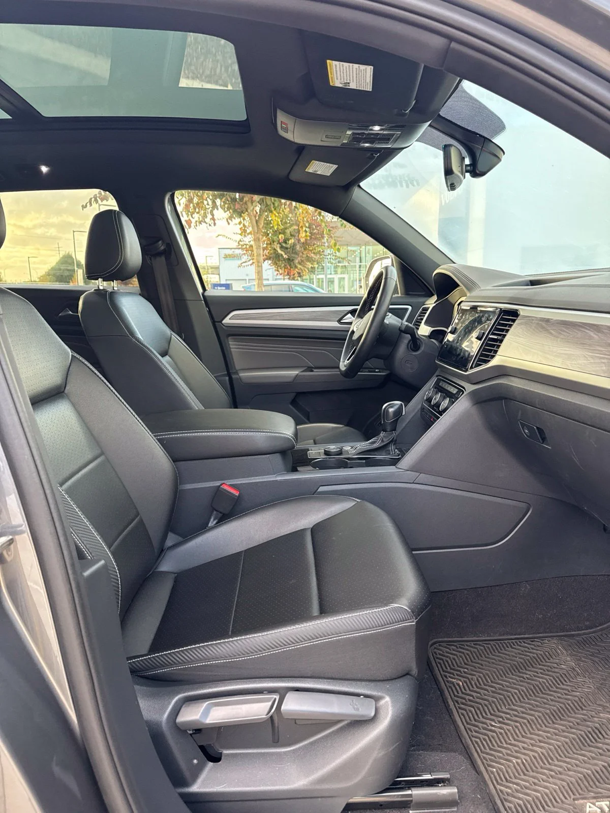 Used 2023 Gray Volkswagen 2.0T SE w/Technology image 6