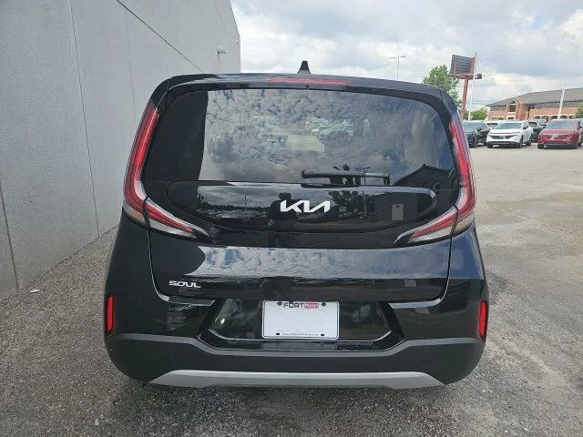 Used 2025  Kia LX image 6