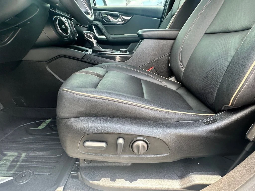 Used 2022 Silver Chevrolet Premier image 21