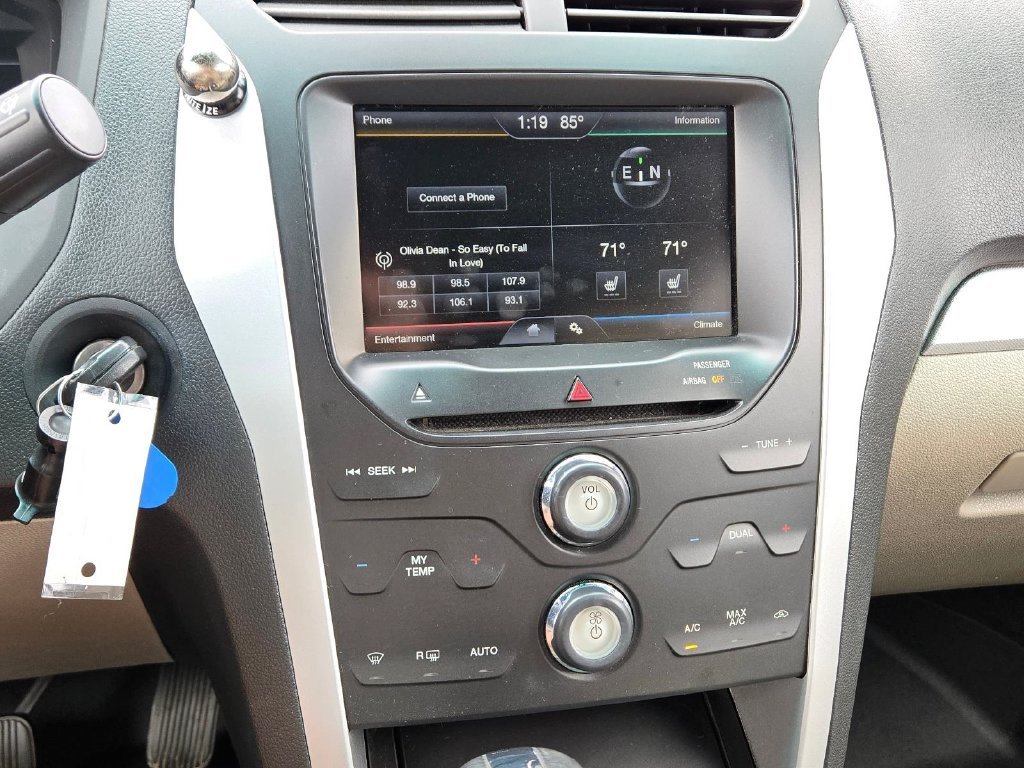 Used 2015 White Ford XLT image 25