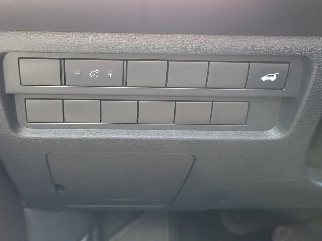 Used 2024 Black Mitsubishi SE image 27
