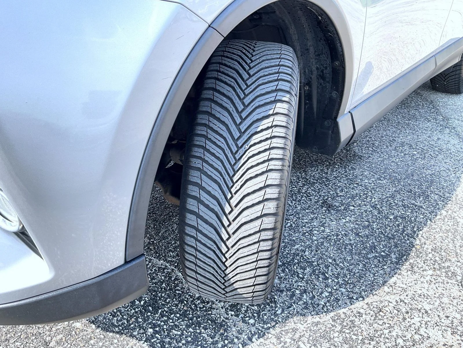 Used 2018 Silver Toyota XLE image 23