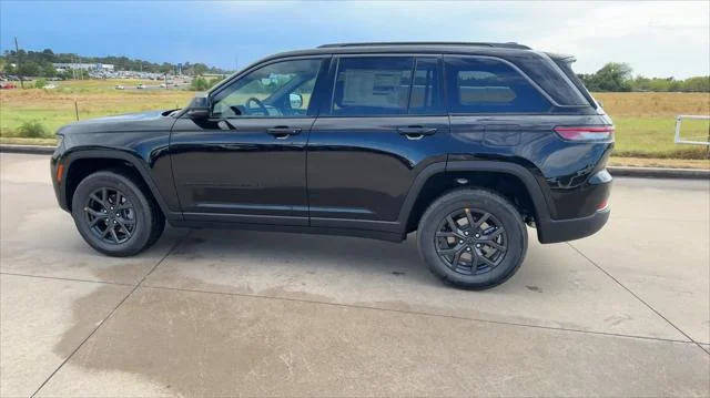 New 2027 High-Gloss Black Paint Jeep Laredo Altitude image 6
