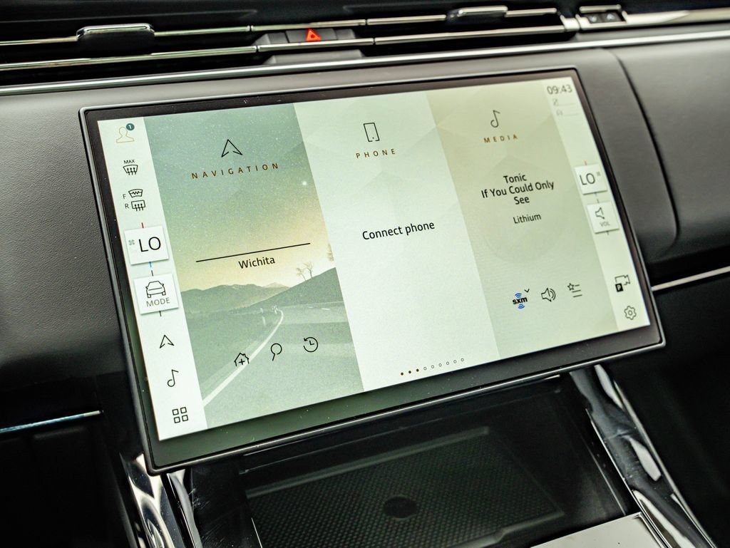 New 2026 Carpathian Grey Land Rover Dynamic SE image 25