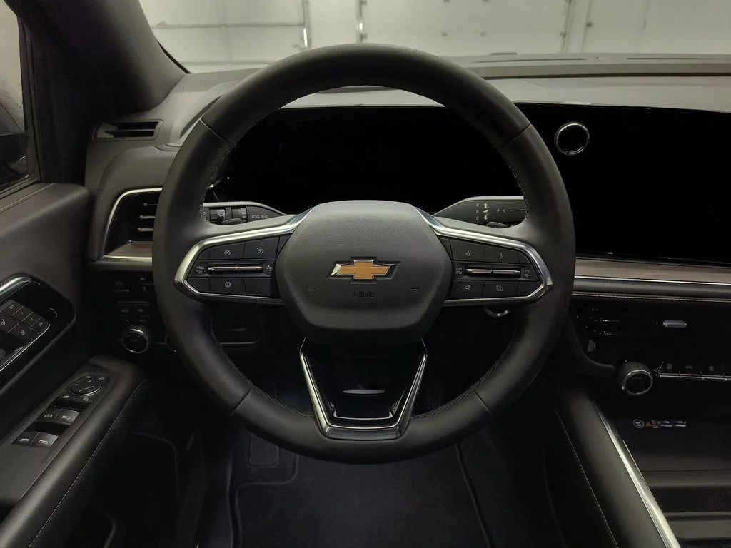 Used 2025 Dark Ash Metallic Chevrolet Premier image 23