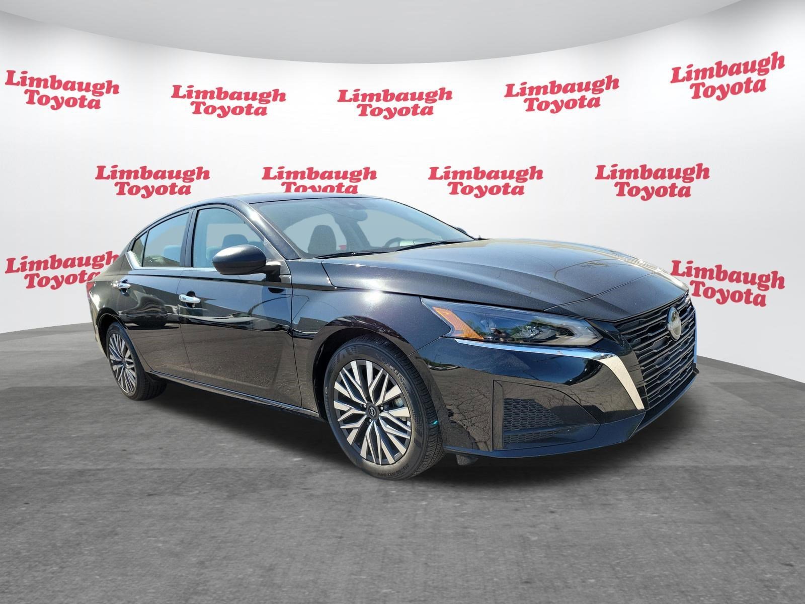 2025 Nissan Altima SV - Photo 19