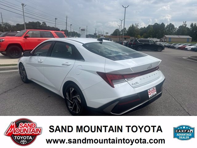 Used 2025 White Hyundai SEL Convenience image 5