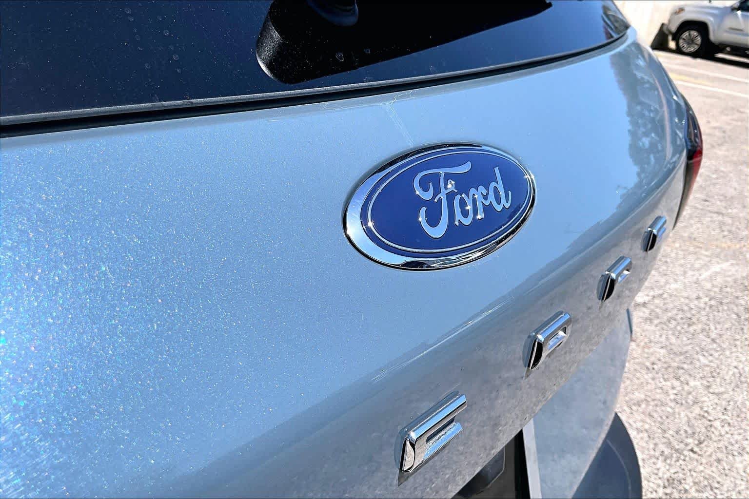 Used 2024 Vapor Blue Metallic Ford Active image 31