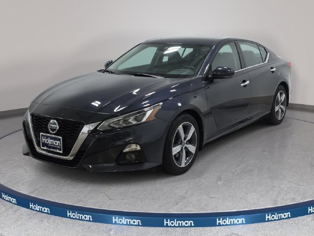 Used 2019 Blue Nissan 2.5 SV image 1