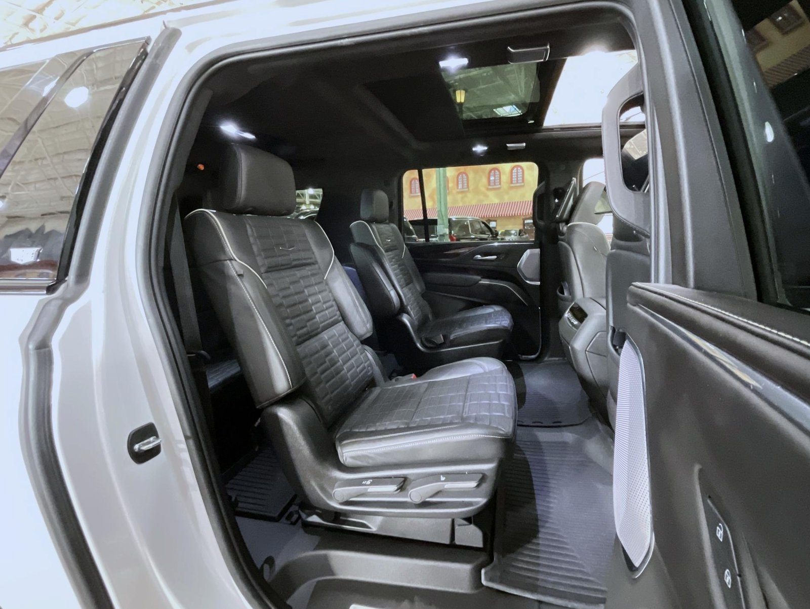 2024 Cadillac Escalade ESV Sport Platinum - Photo 18