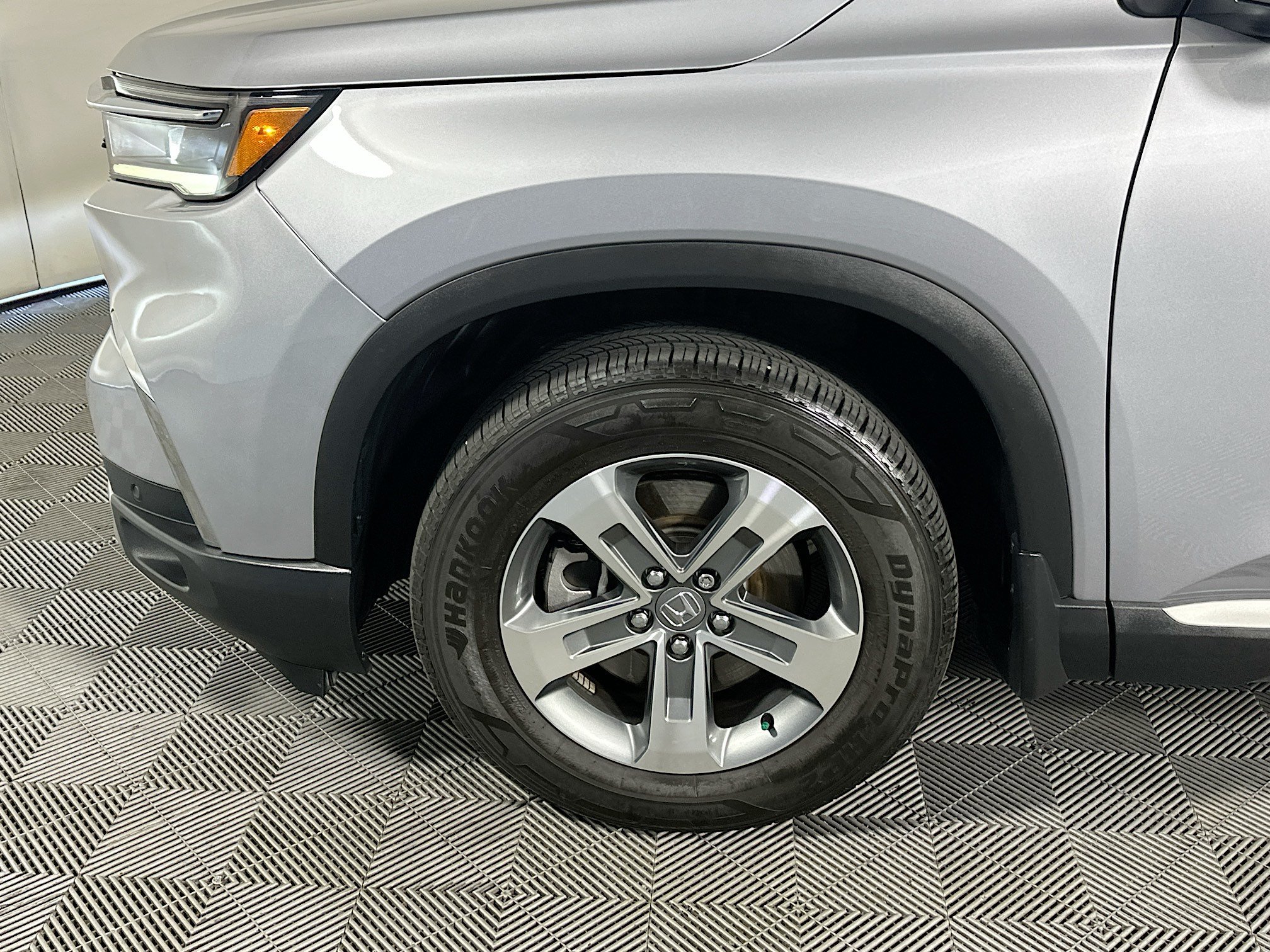 Used 2025 Silver Honda EX-L image 11