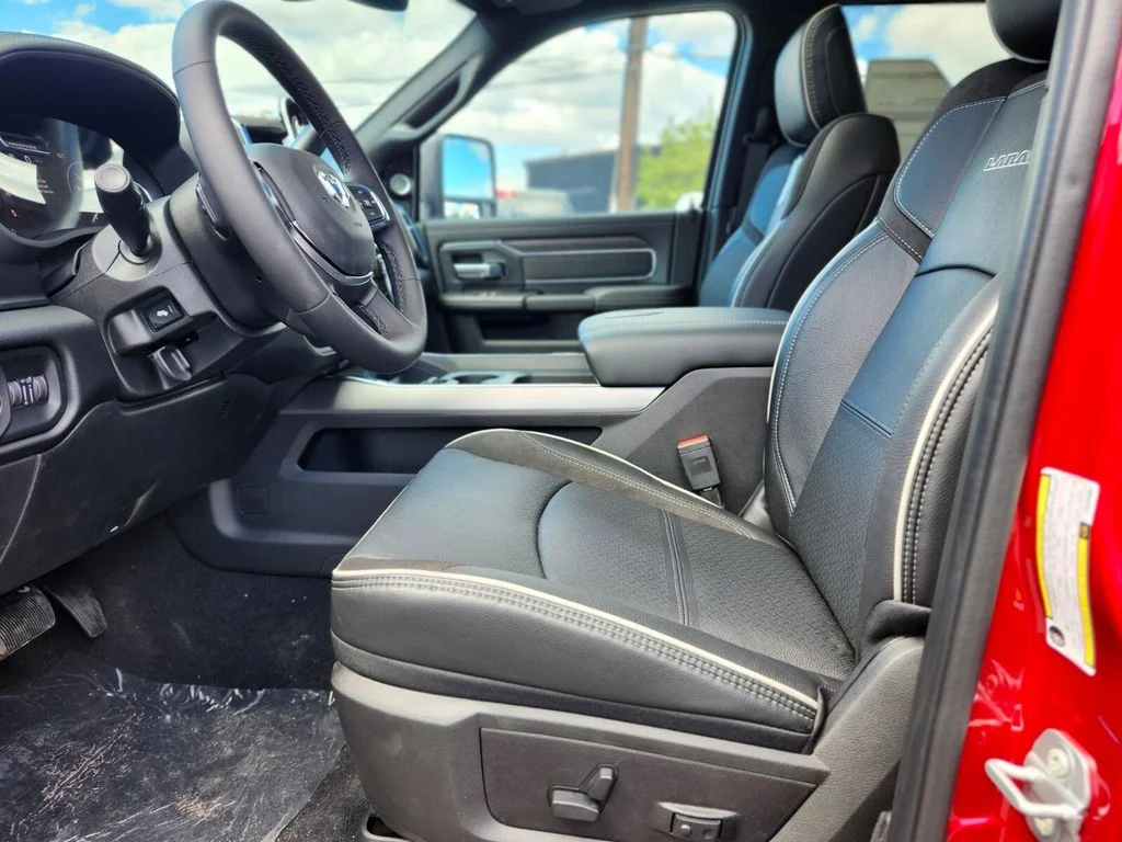 New 2026 Molten Red Pearl-Coat Exterior Paint RAM Laramie image 18