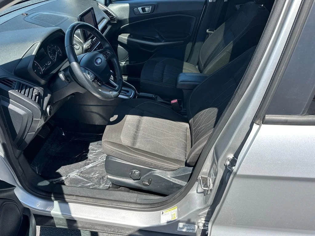 Used 2020 Silver Ford SE image 9