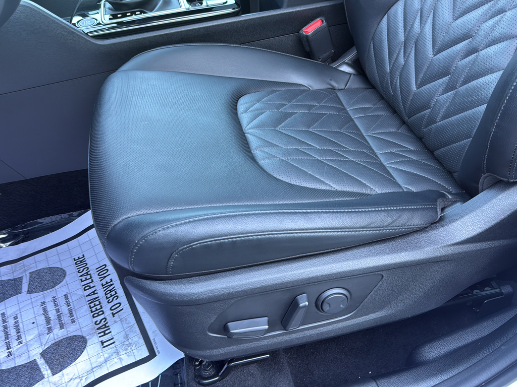 Used 2023 White Kia X-Pro Prestige image 33