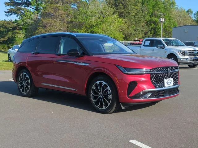 Used 2024 Red Lincoln Reserve image 15
