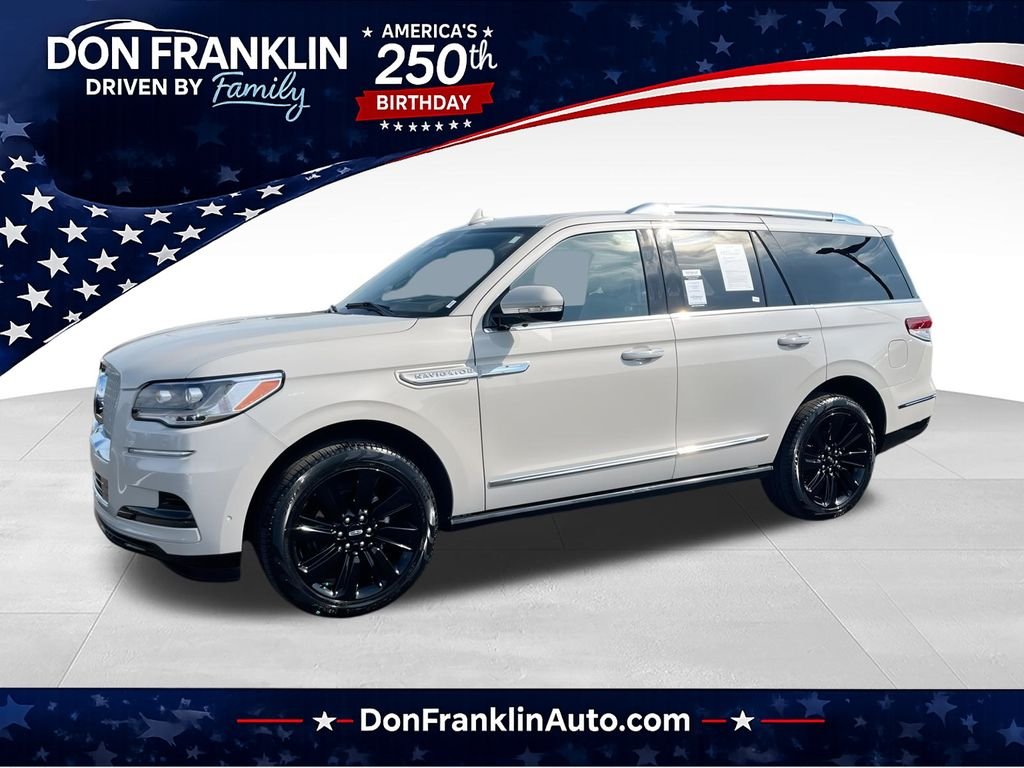 Used 2024 White Lincoln Reserve image 1