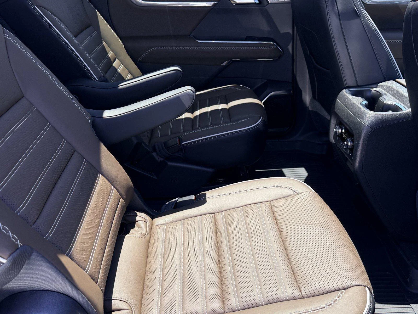 New 2026 Glacier White Tricoat GMC Denali Ultimate image 10