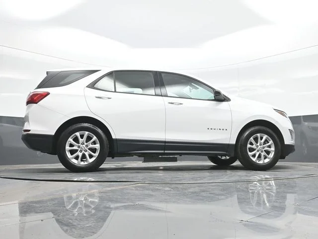 Used 2018 White Chevrolet LS image 25
