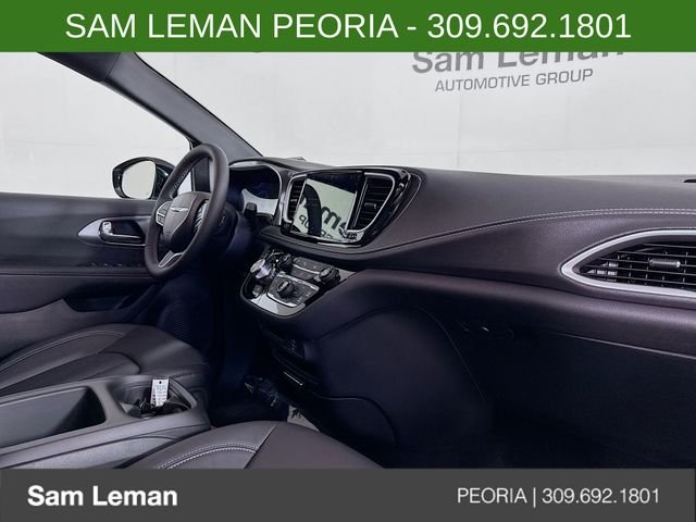 2026 Chrysler Pacifica Select - Photo 30