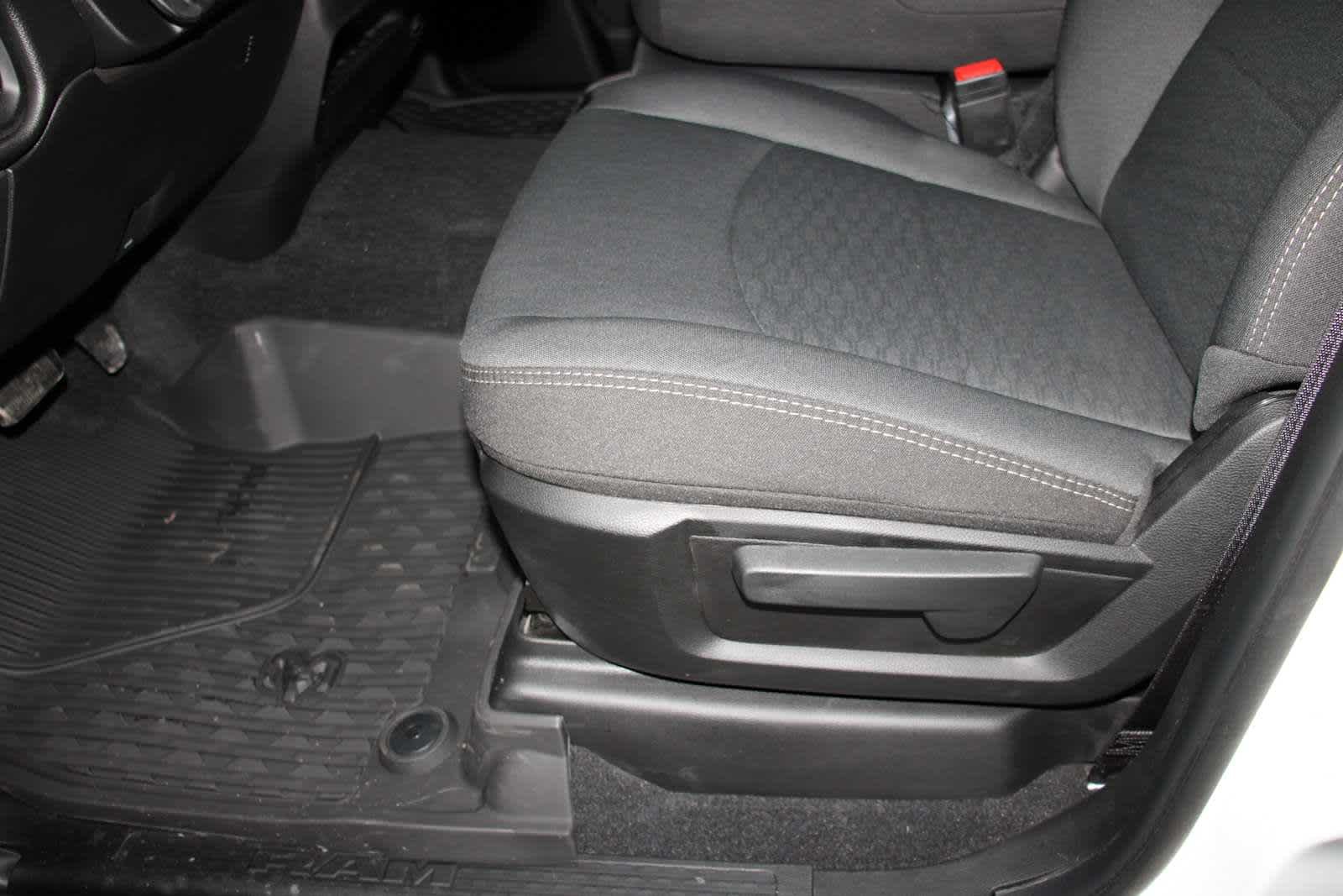 2025 RAM 3500 Tradesman - Photo 16