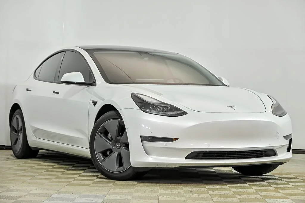 2021 Tesla Model 3 Standard Range Plus's photo