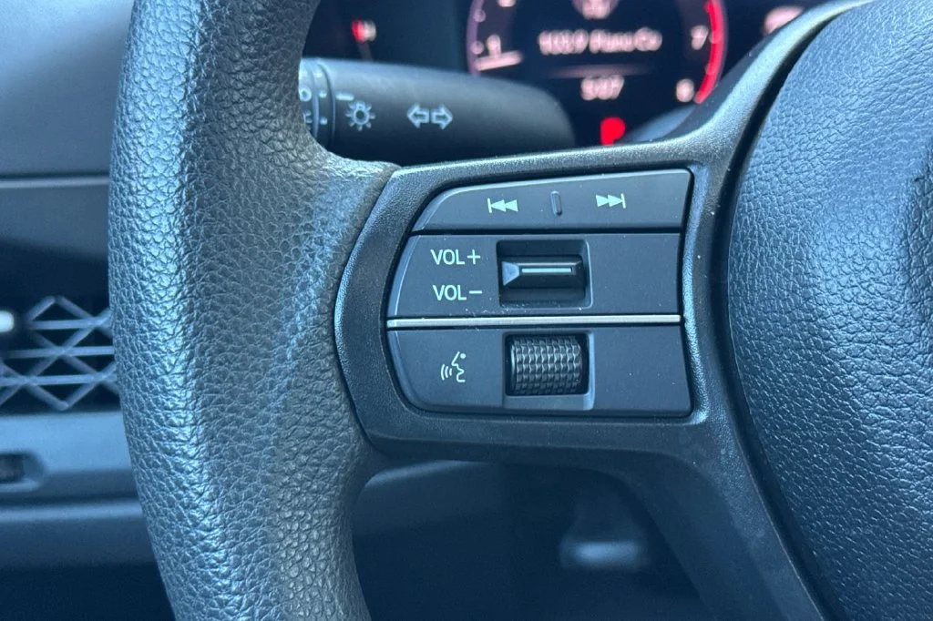 Used 2025  Honda SE image 28