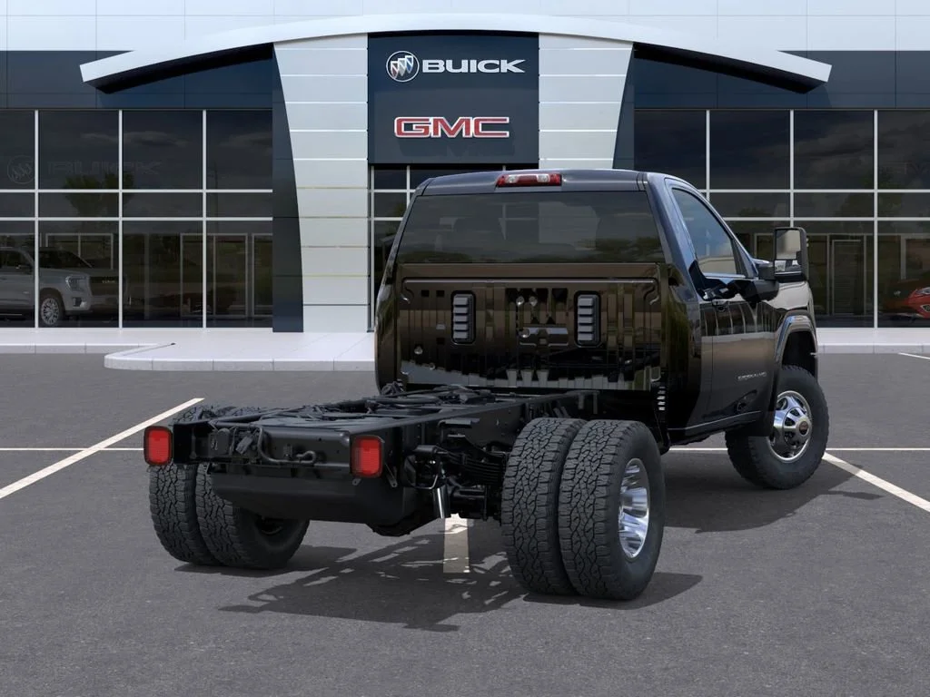 New 2026 Onyx Black GMC SLE image 4