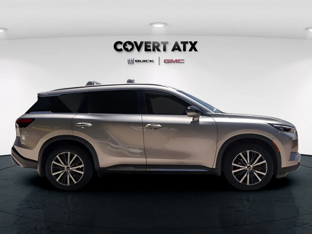 Used 2023 Silver INFINITI Sensory image 8