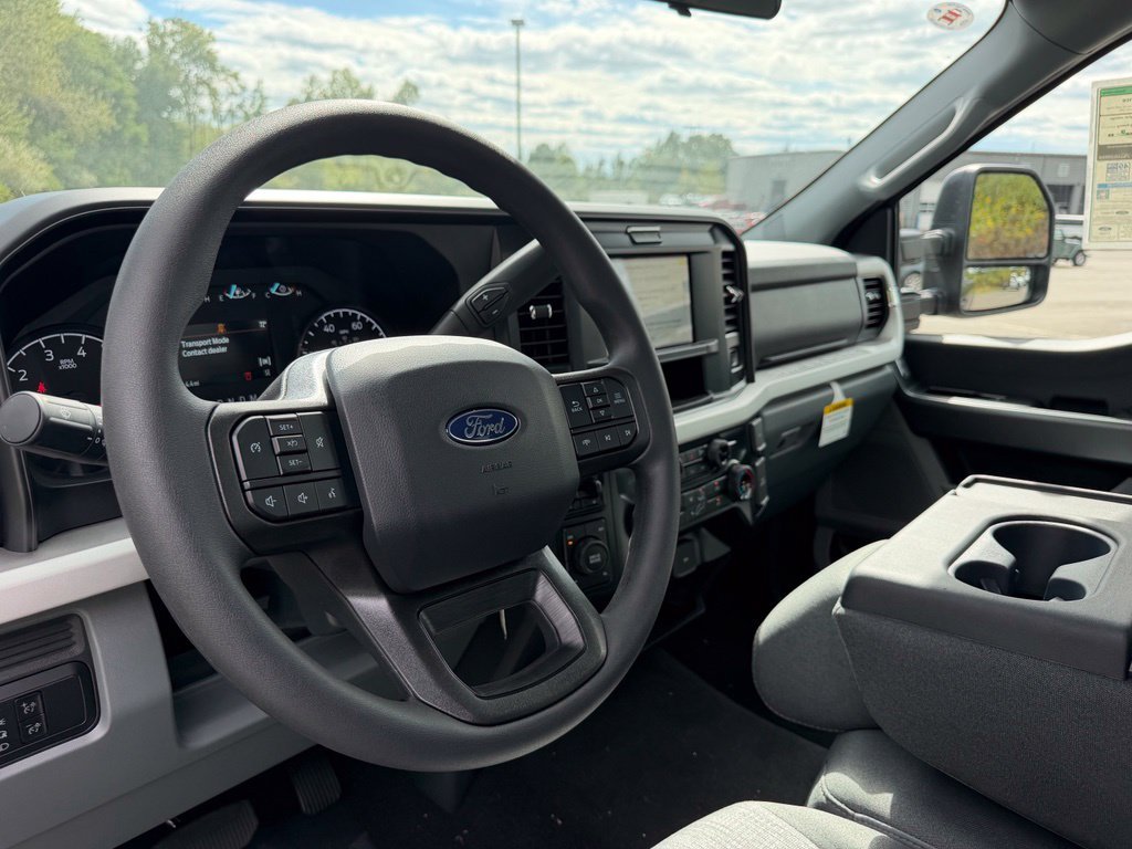 New 2027 Agate Black Metallic Ford F-250® XLT image 4