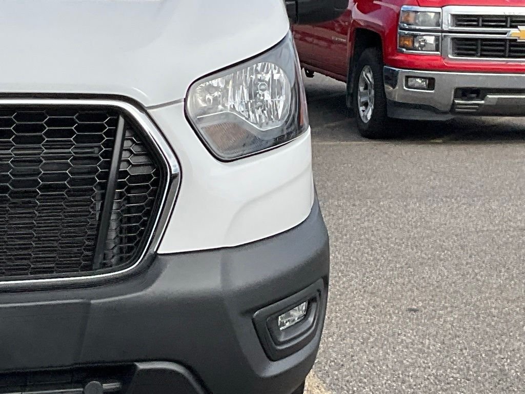 Certified Used 2025 Oxford White Ford Base image 2
