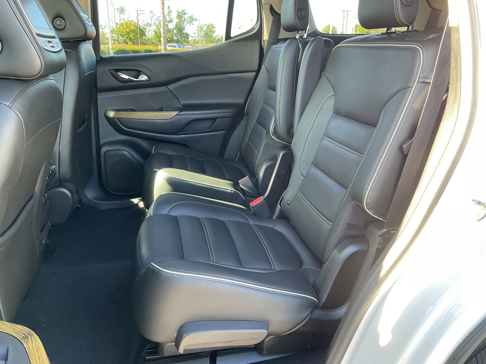Used 2017 White Frost Tricoat GMC Denali image 13