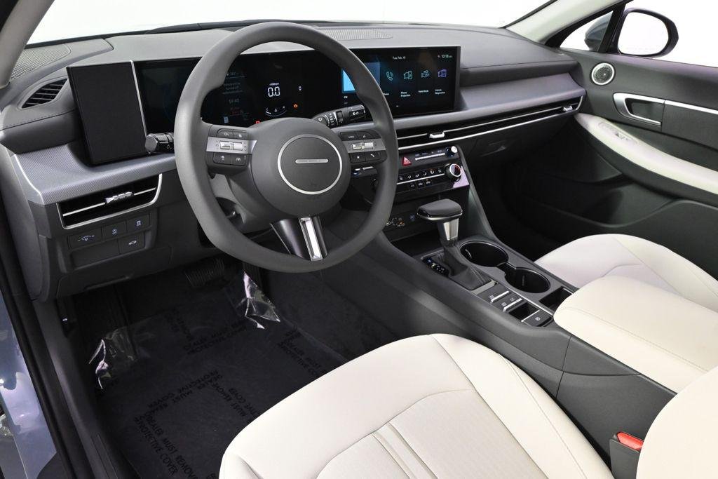 New 2026 Blue Hyundai SE image 12