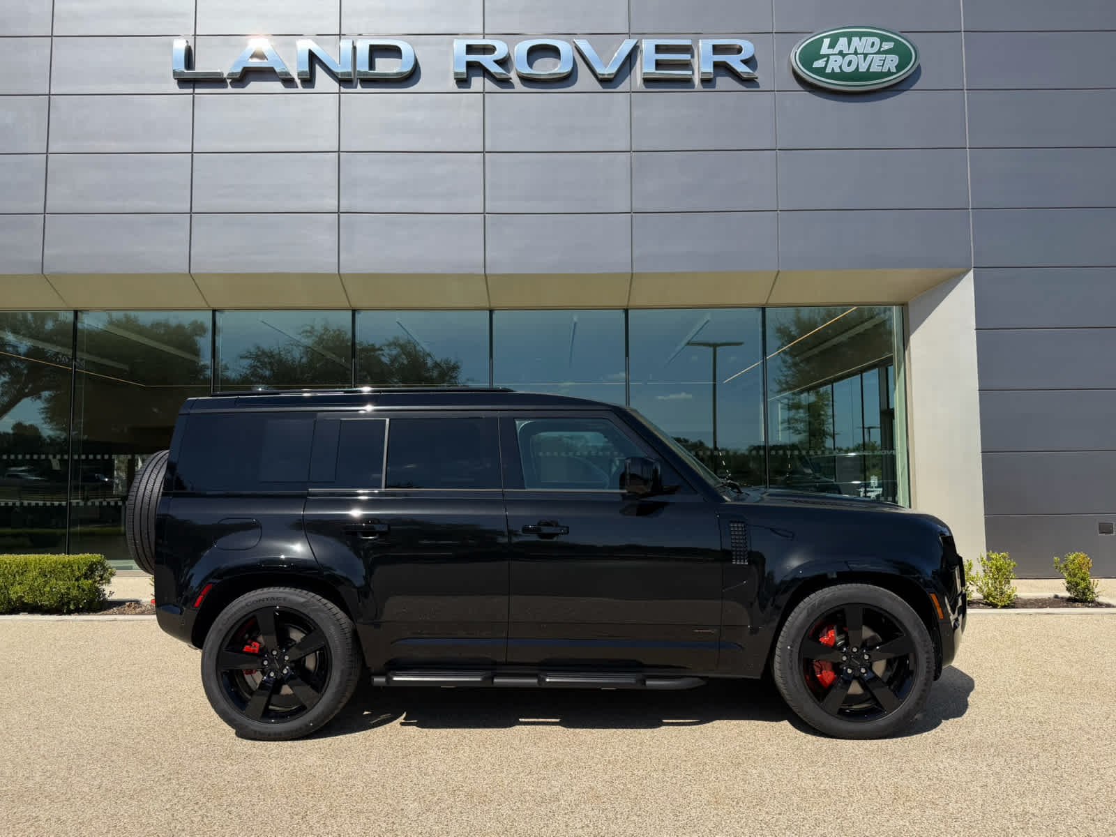 New 2026 Santorini Black Land Rover X image 4