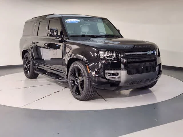 Used 2025 Santorini Black Metallic Land Rover V8 image 7