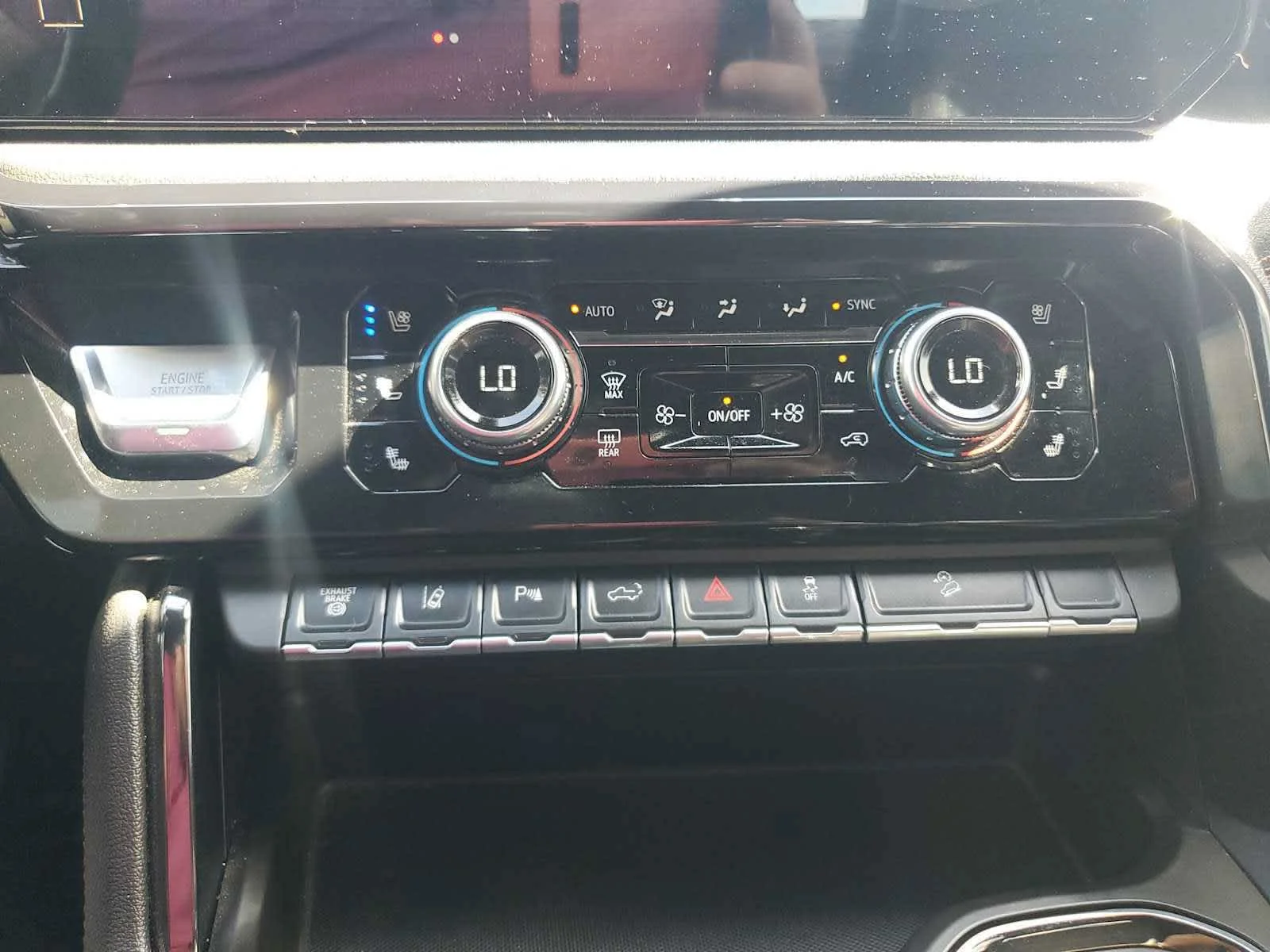 Used 2024 Summit White GMC AT4 image 23