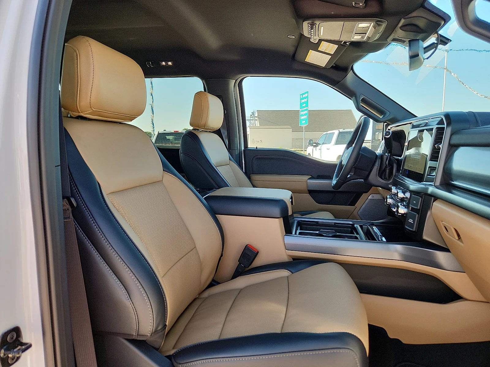New 2026 Oxford White Ford Lariat image 20