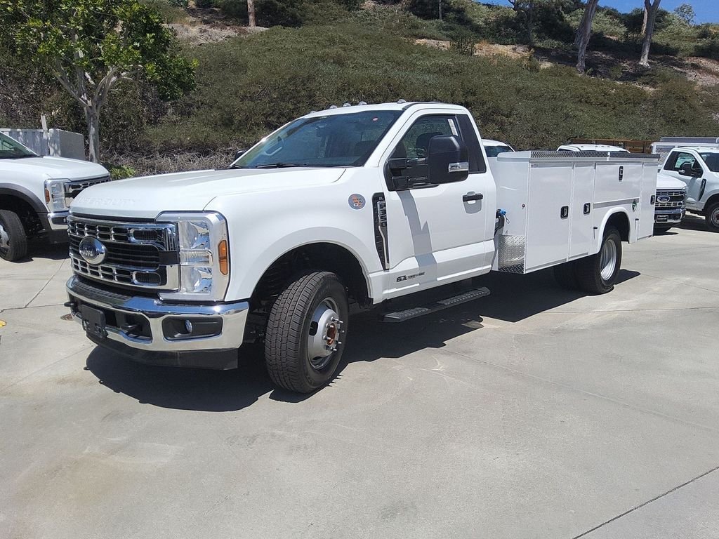 New 2025 Oxford White Ford XL image 3
