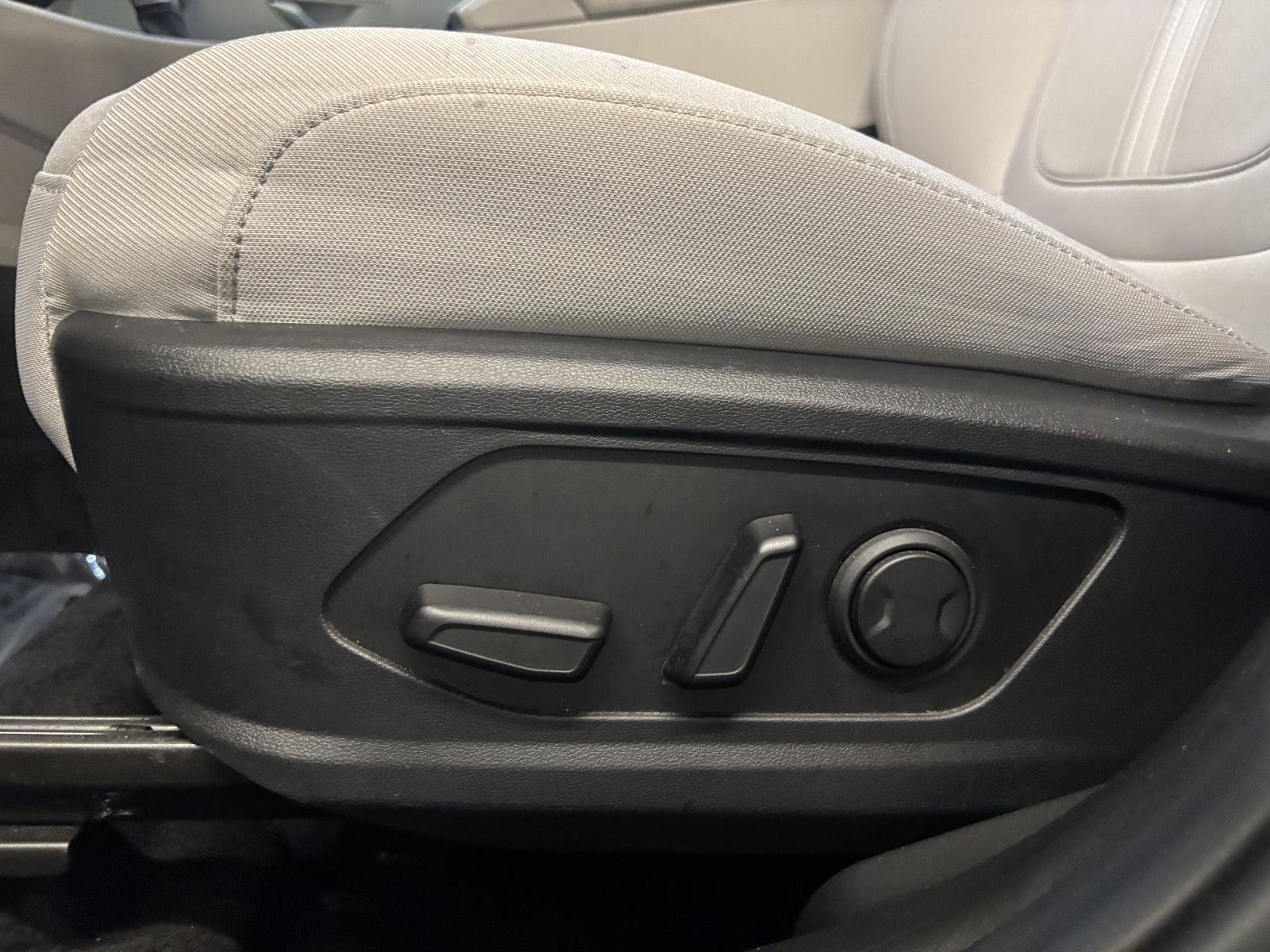Used 2025 Atlantis Blue Hyundai SEL image 41