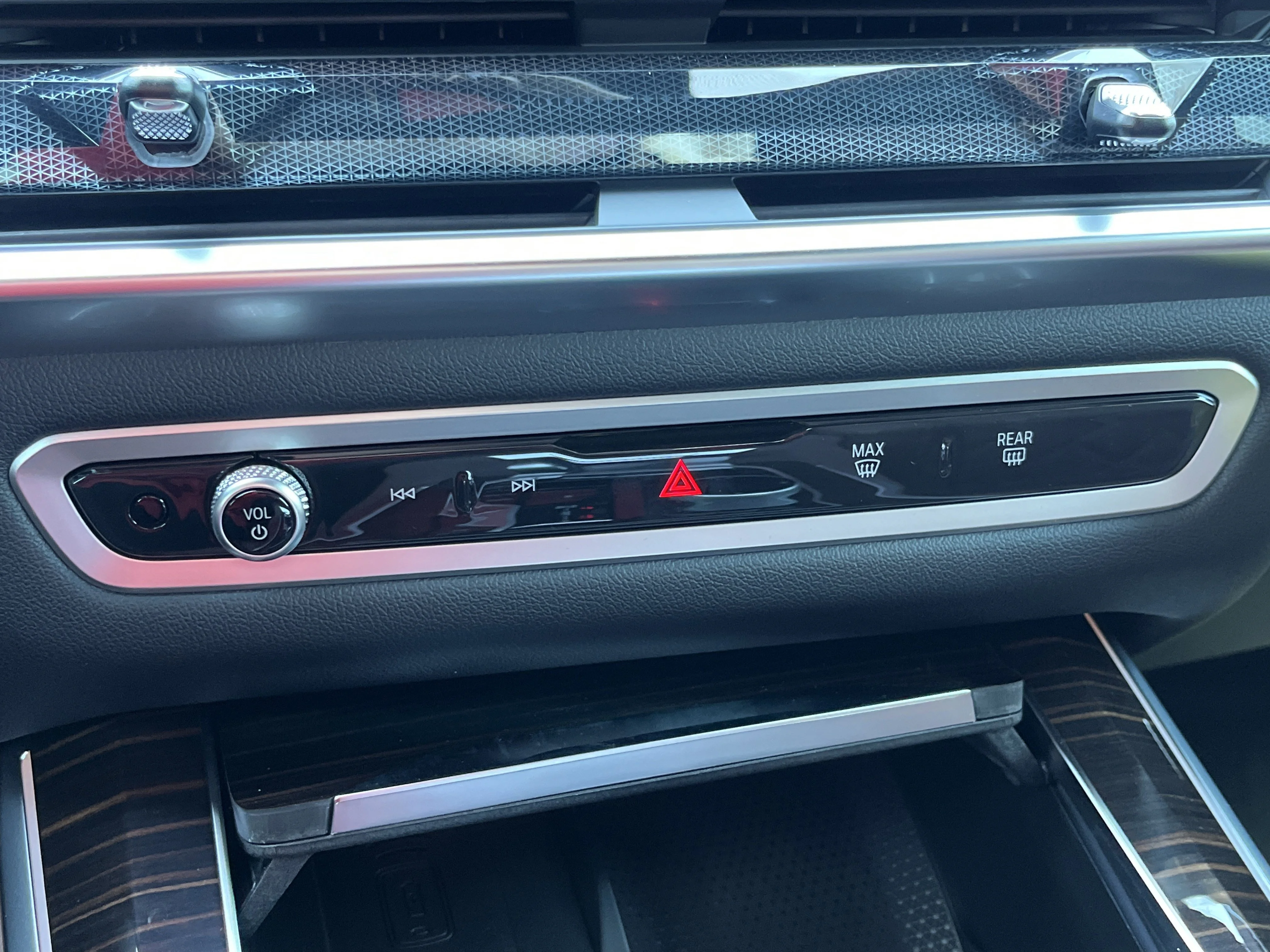 New 2026 Black Sapphire Metallic BMW xDrive40i image 6