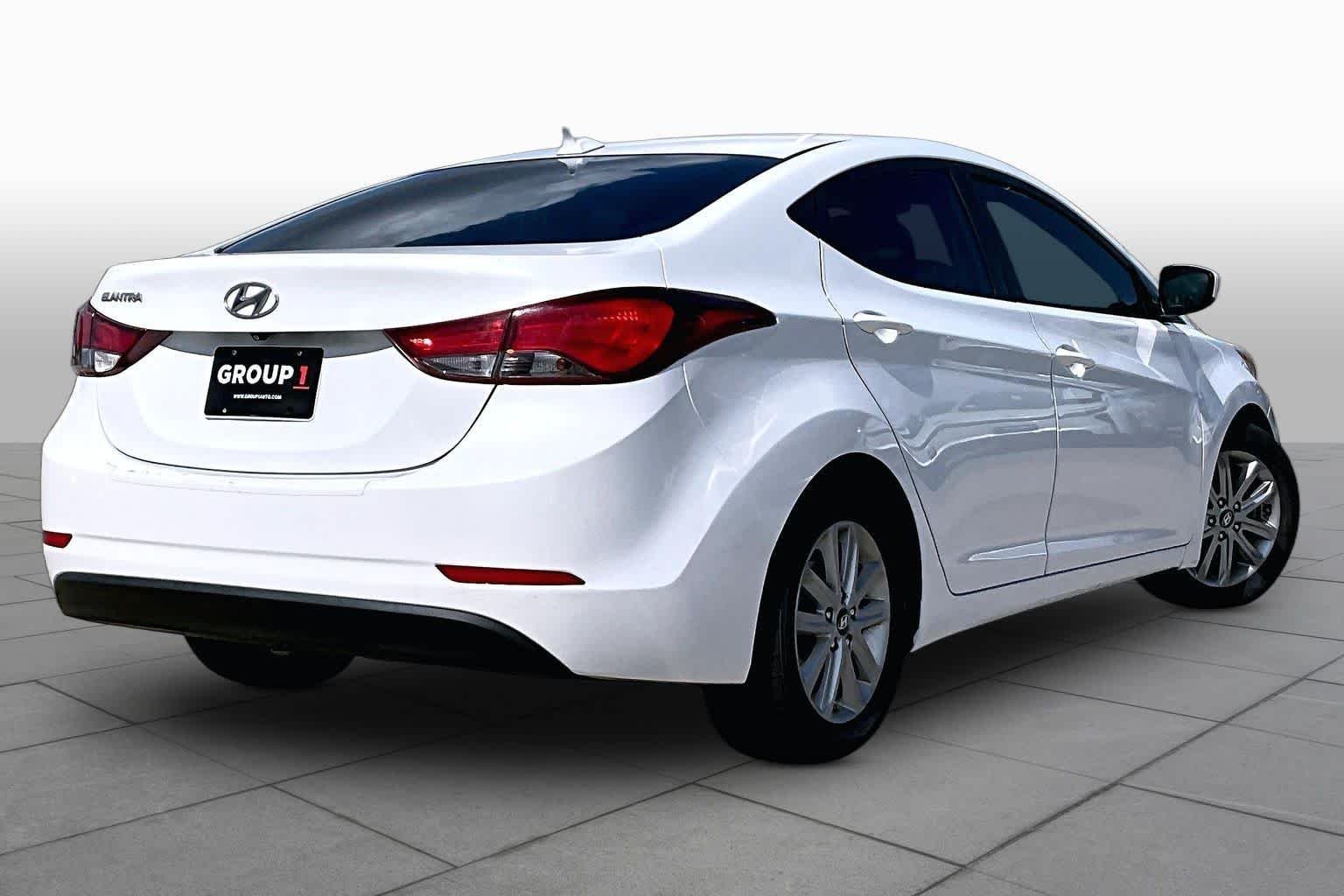 Used 2015 Quartz White Pearl Hyundai SE image 13