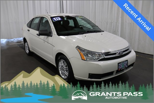 Used 2011 White Ford SE image 1
