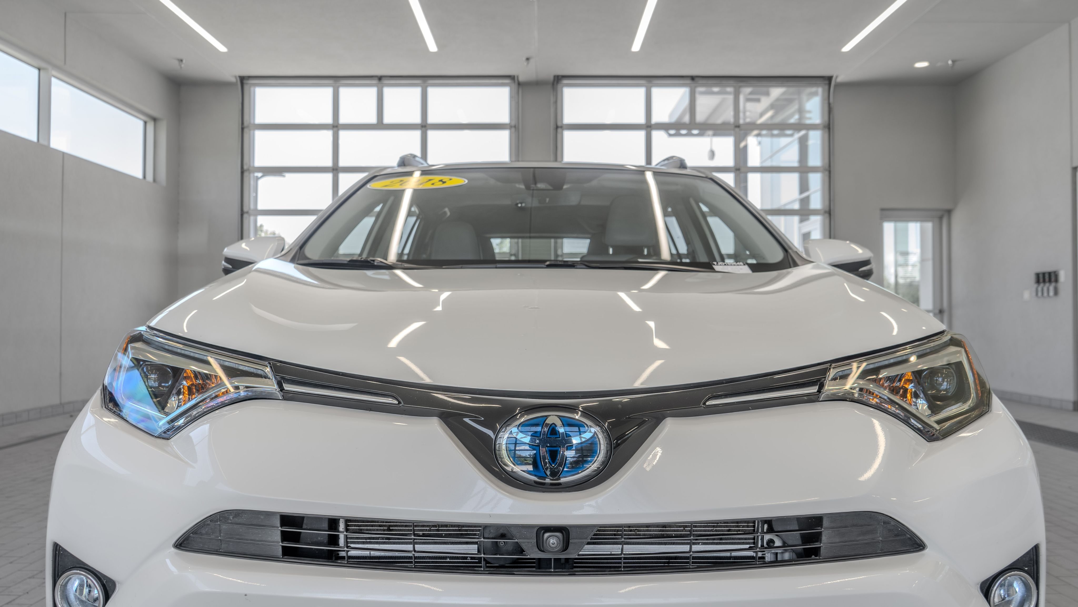 Used 2018 Blizzard Pearl Toyota Limited image 23