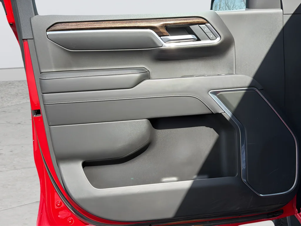 Used 2022 Red GMC Elevation image 11