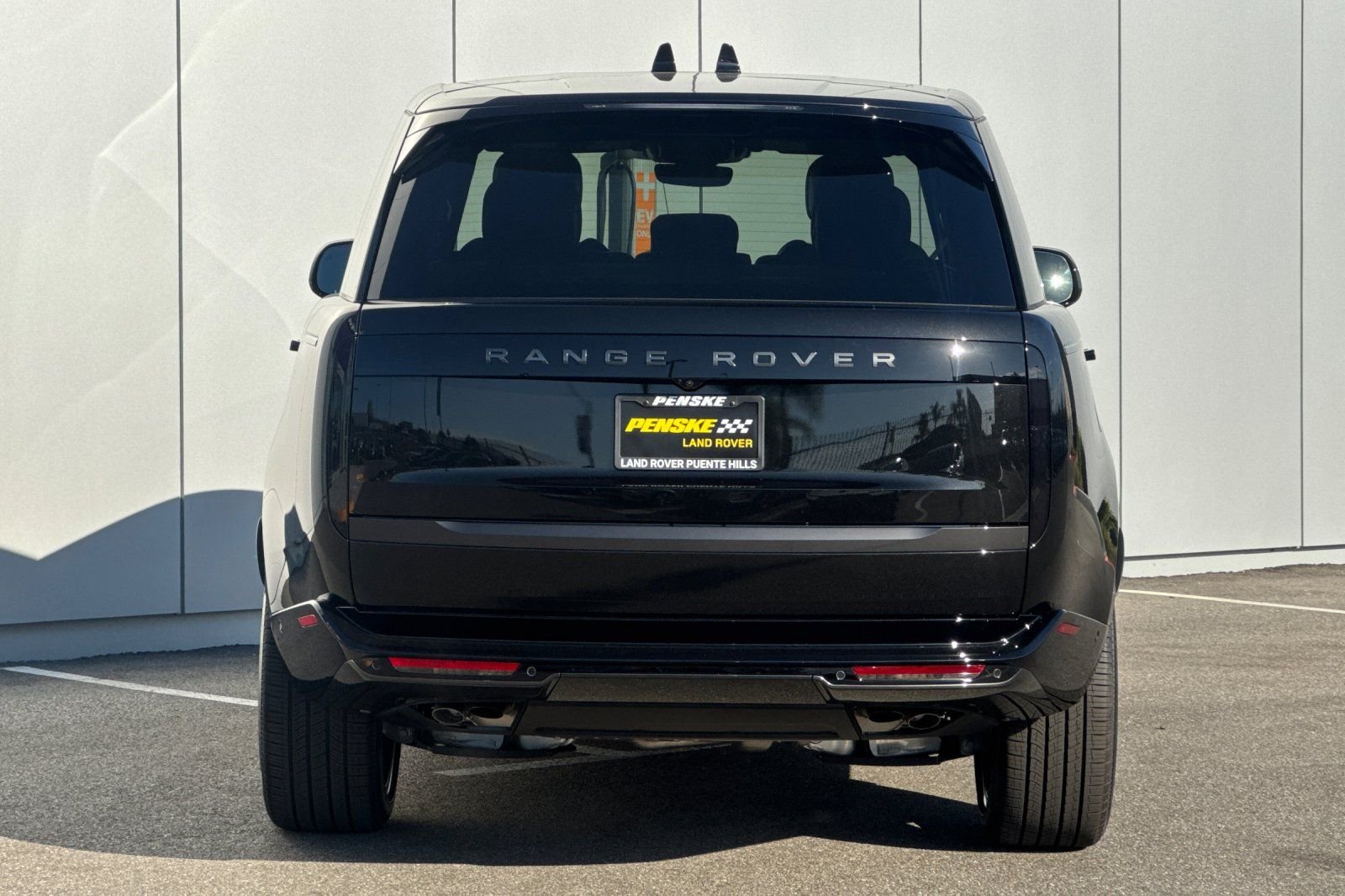 New 2026 Santorini Black Land Rover SE image 4