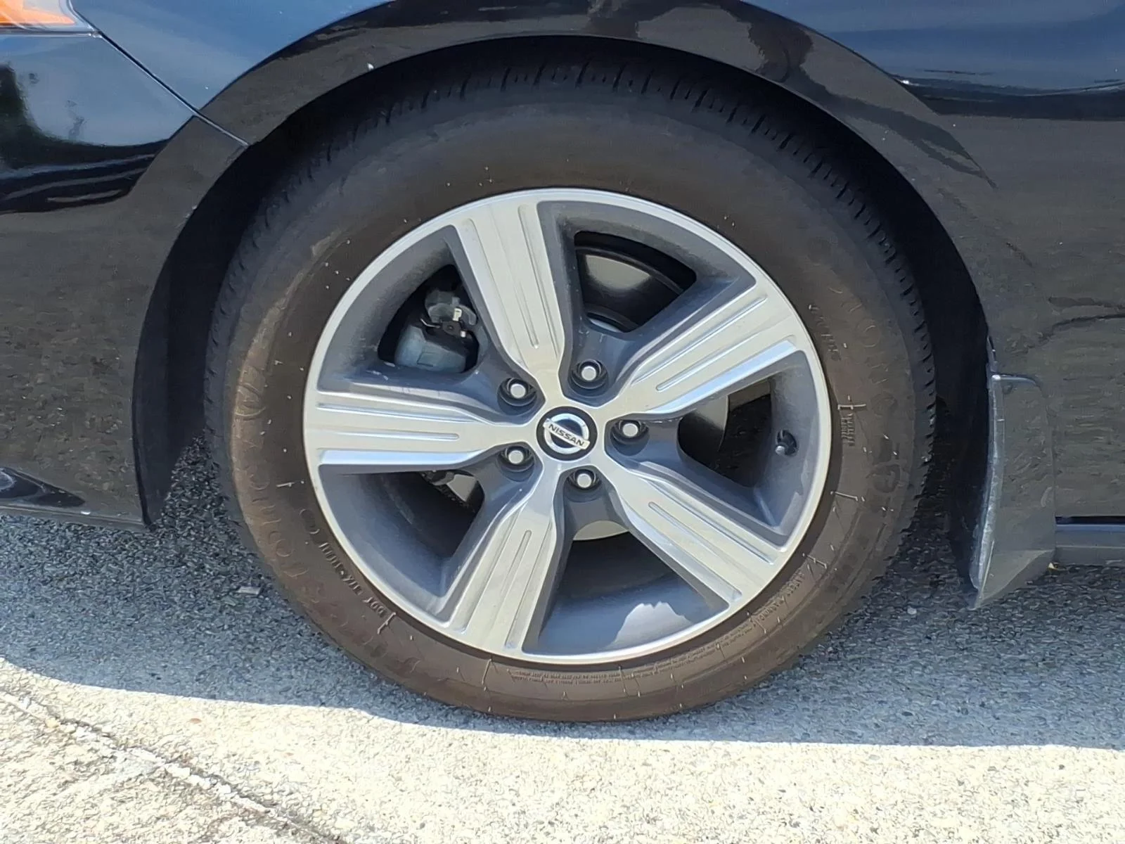 Used 2019 Super Black Nissan 2.5 SV image 4