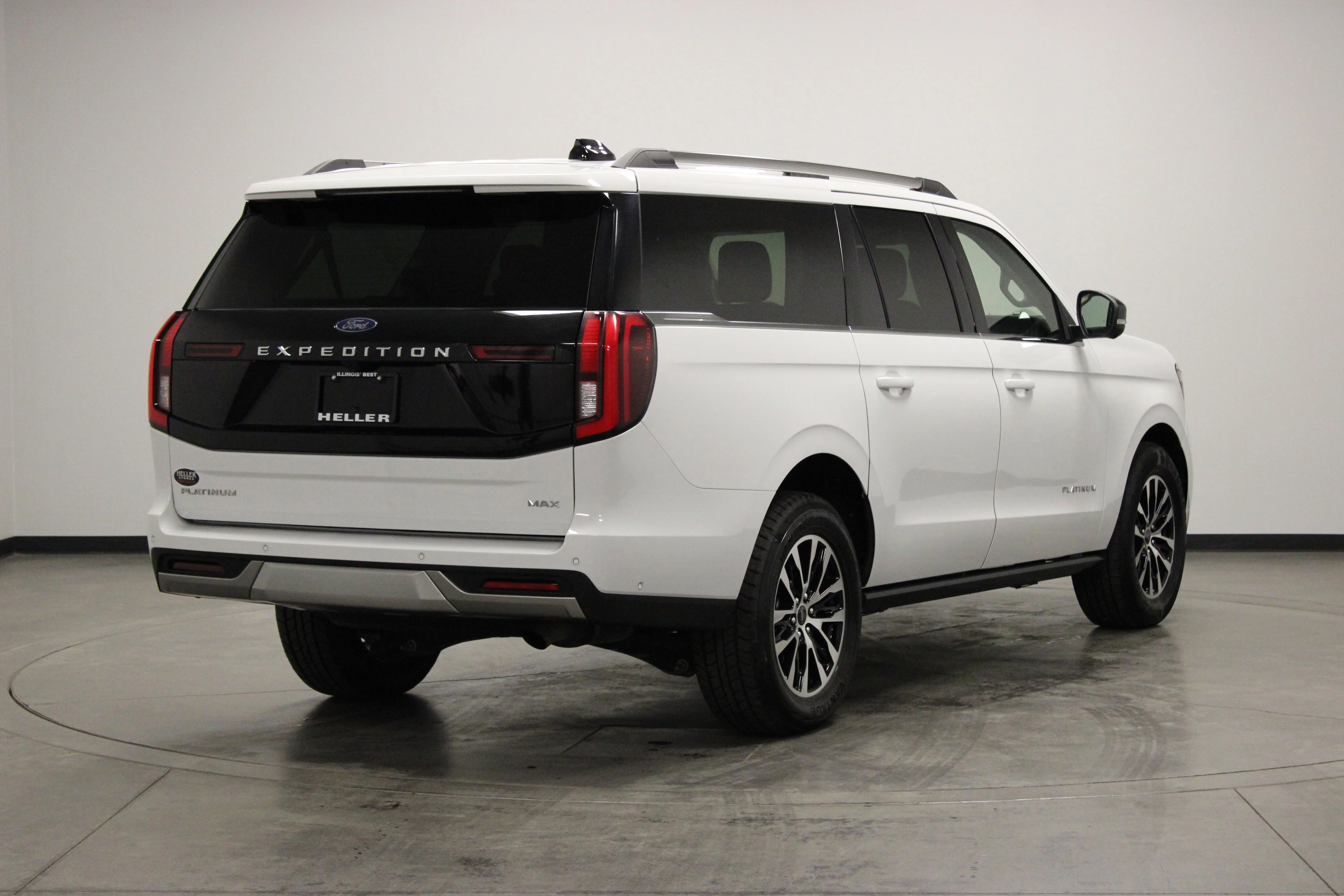 Used 2025 Oxford White Ford Platinum image 8