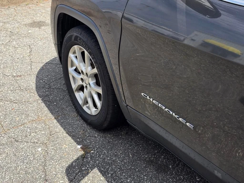 Used 2014 Gray Jeep Latitude image 20