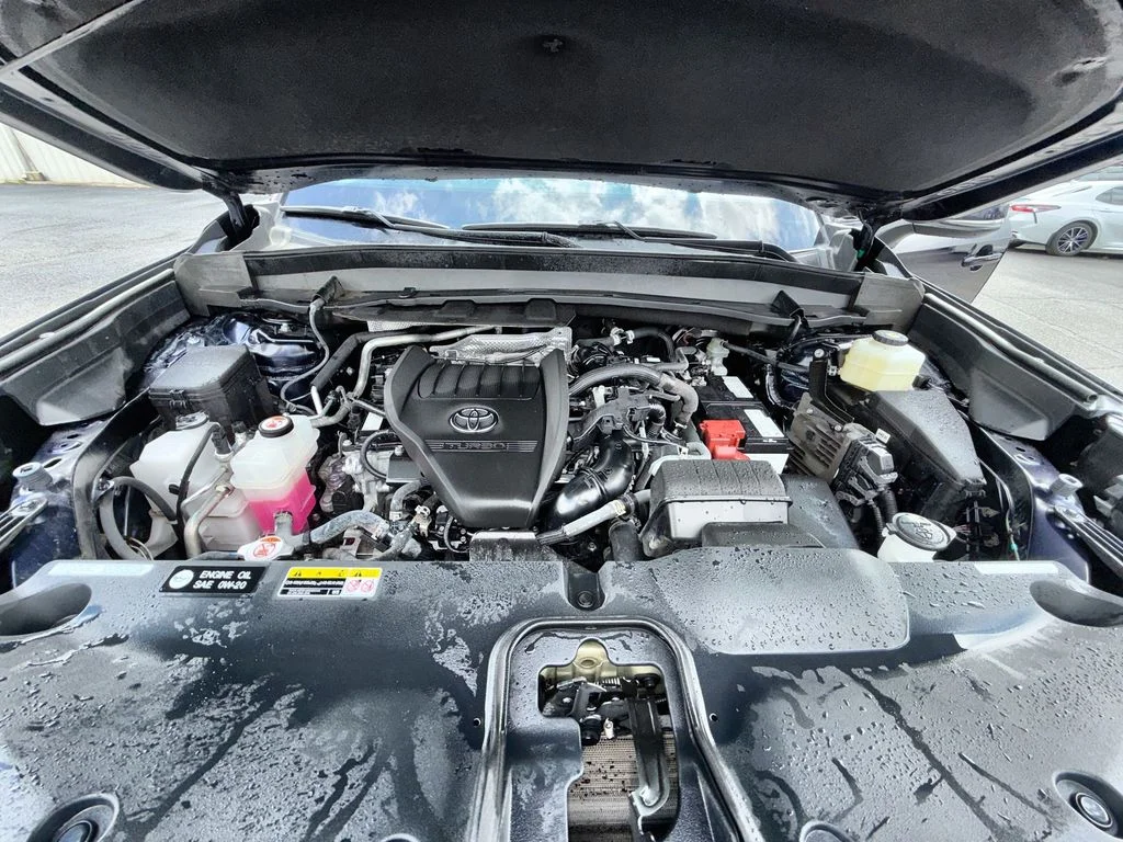 Used 2024  Toyota XLE image 25